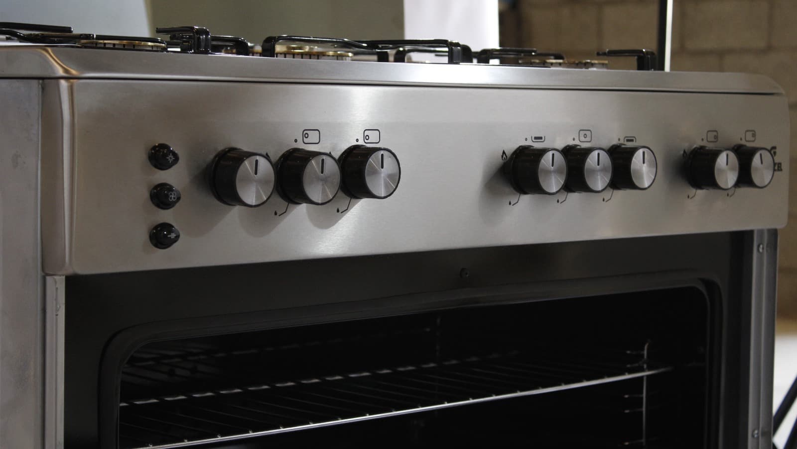 Guzal Crystal Gas Cooker, 5 Burners, 90 × 60 cm – Silver & Black